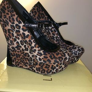 SANDERS-7 leopard Liliana wedge heels sz10